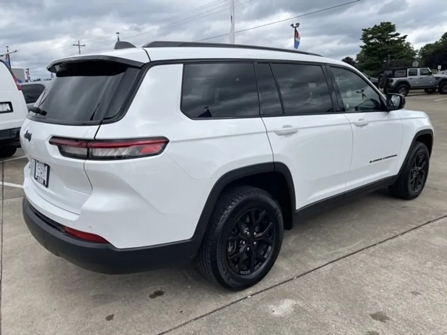 2024 Jeep Grand Cherokee Altitude photo 1