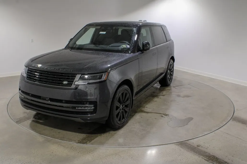 2025 Land Rover Range Rover SE photo 1