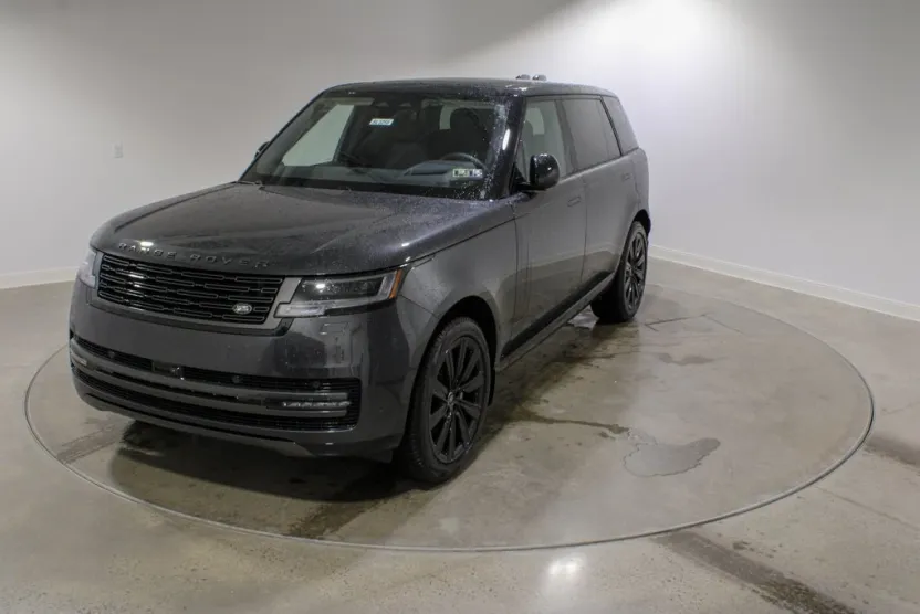 2025 Land Rover Range Rover SE photo 1