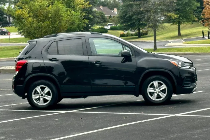 2021 Chevrolet Trax LT photo 1