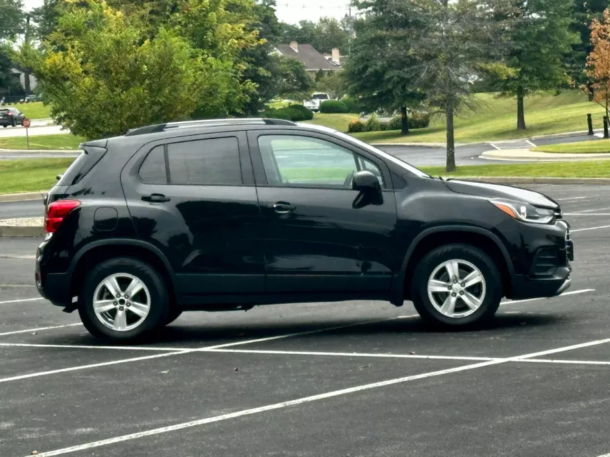 2021 Chevrolet Trax LT photo 1