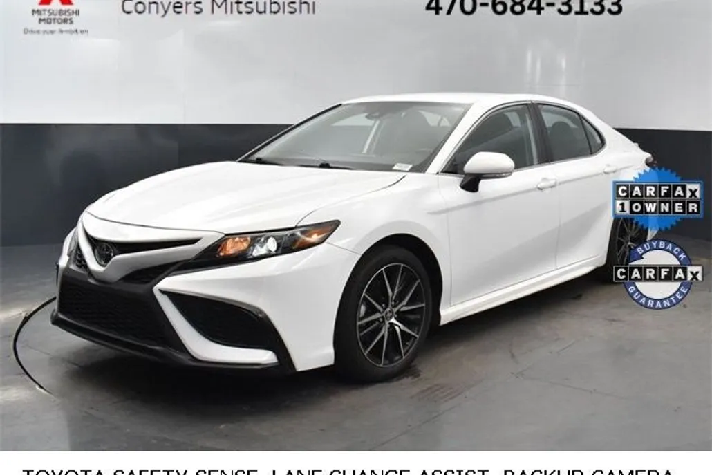 2024 Toyota Camry SE photo 1