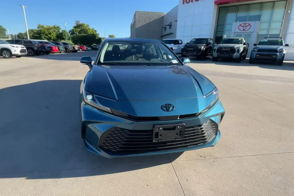 2025 Toyota Camry LE photo 1