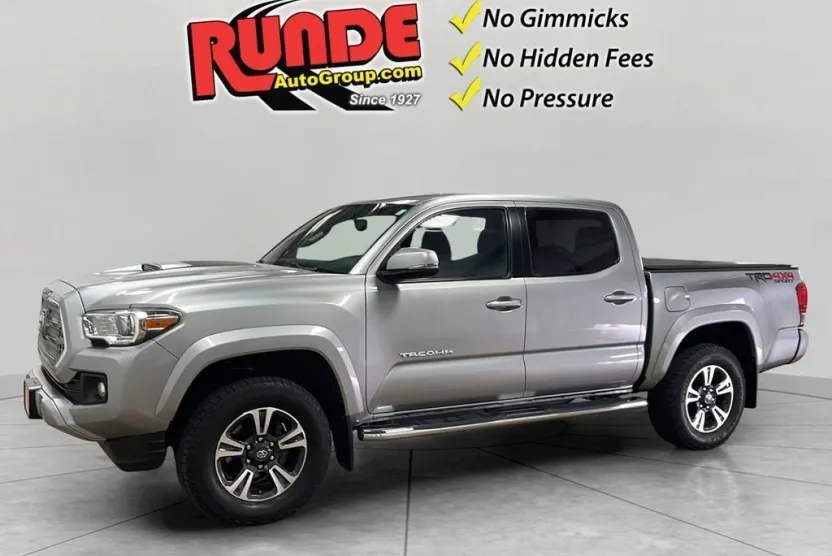 2017 Toyota Tacoma LE photo 1