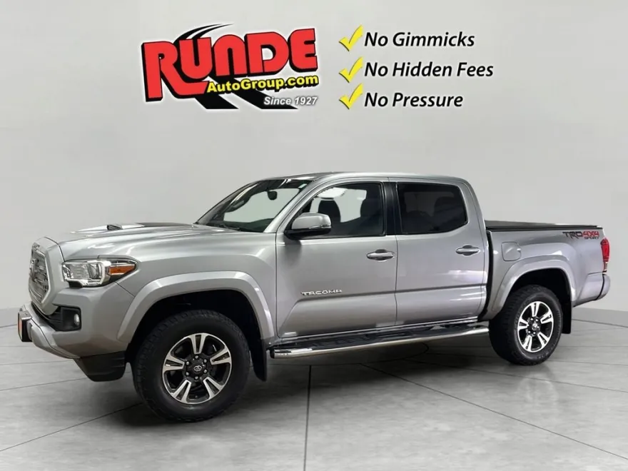 2017 Toyota Tacoma LE photo 1