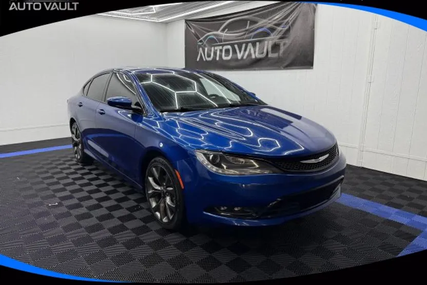 2015 Chrysler 200 photo 1