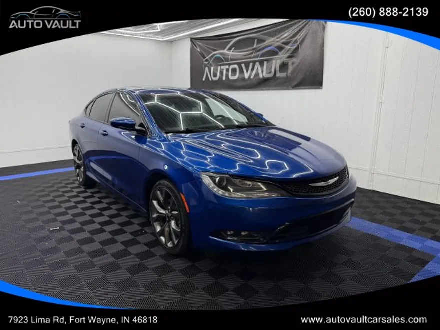 2015 Chrysler 200 photo 1
