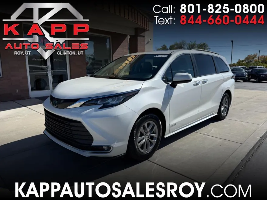 2021 Toyota Sienna XLE photo 1