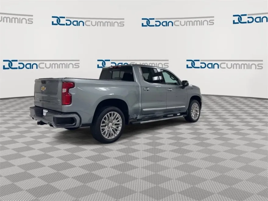 2024 Chevrolet Silverado 1500 High Country photo 1