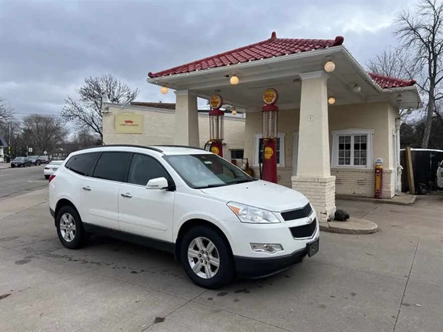 2011 Chevrolet Traverse 2LT photo 1
