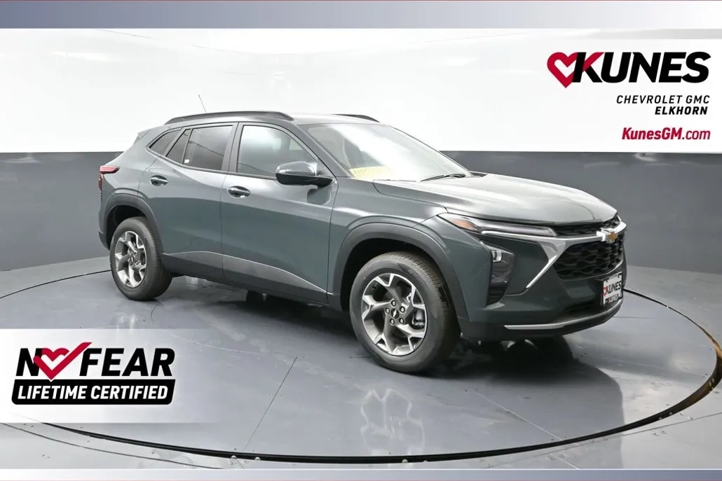 2025 Chevrolet Trax LT photo 1