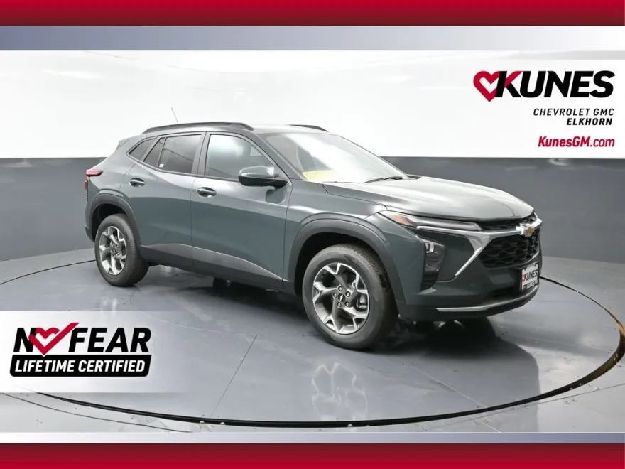 2025 Chevrolet Trax LT photo 1
