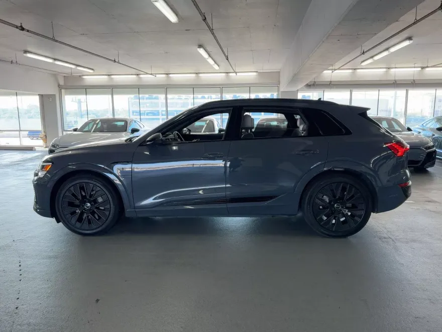 2024 Audi Q8 E-tron Prestige photo 1