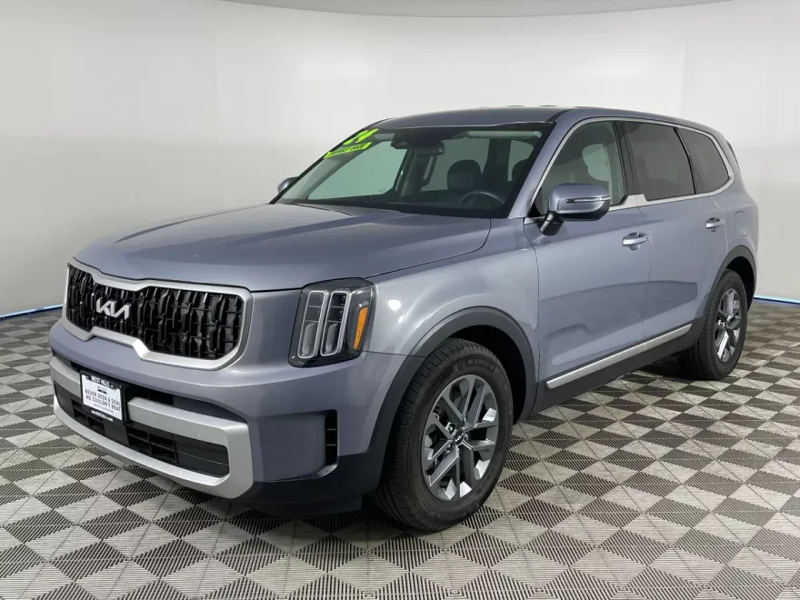 2024 Kia Telluride LX photo 1