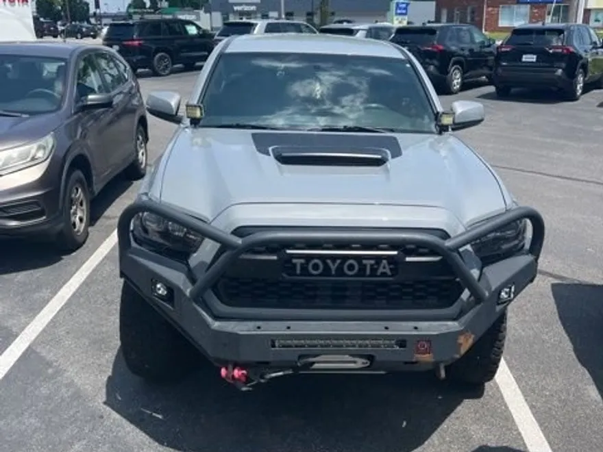 2017 Toyota Tacoma TRD Pro photo 1