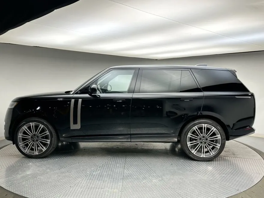 2025 Land Rover Range Rover SE photo 1