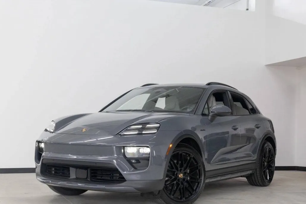 2025 Porsche Macan 4 Electric photo 1
