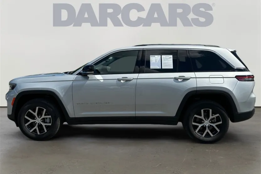 2023 Jeep Grand Cherokee Limited photo 1