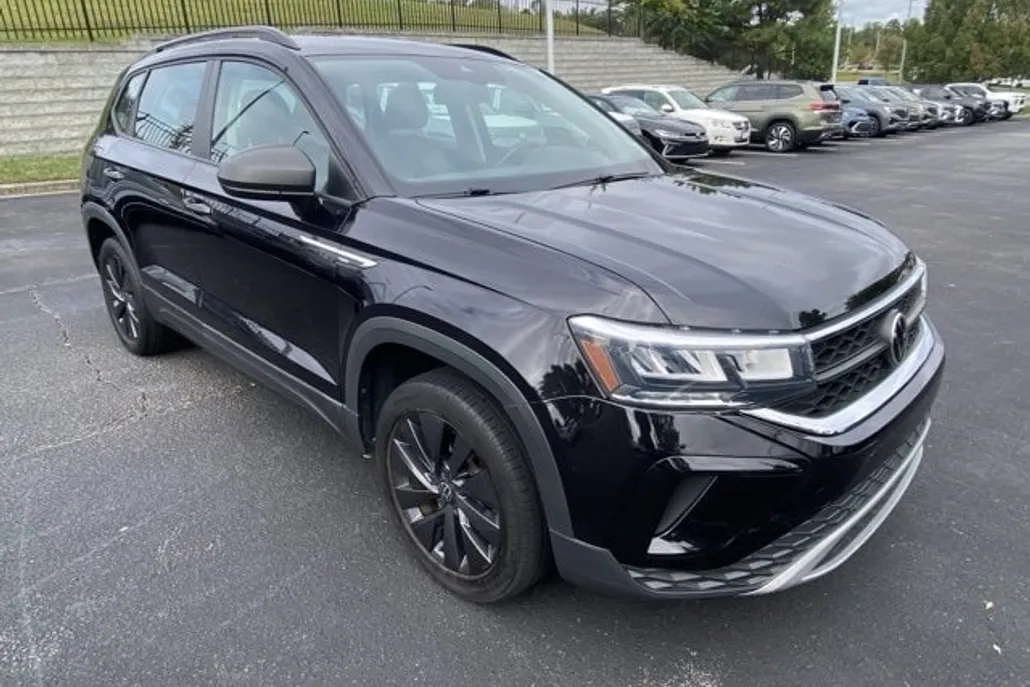 2022 Volkswagen Taos S photo 1