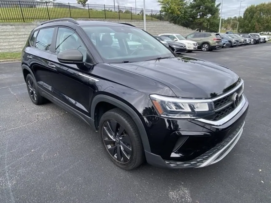 2022 Volkswagen Taos S photo 1