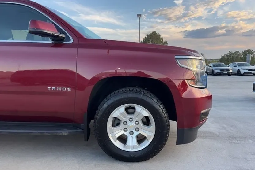 2017 Chevrolet Tahoe LT photo 1