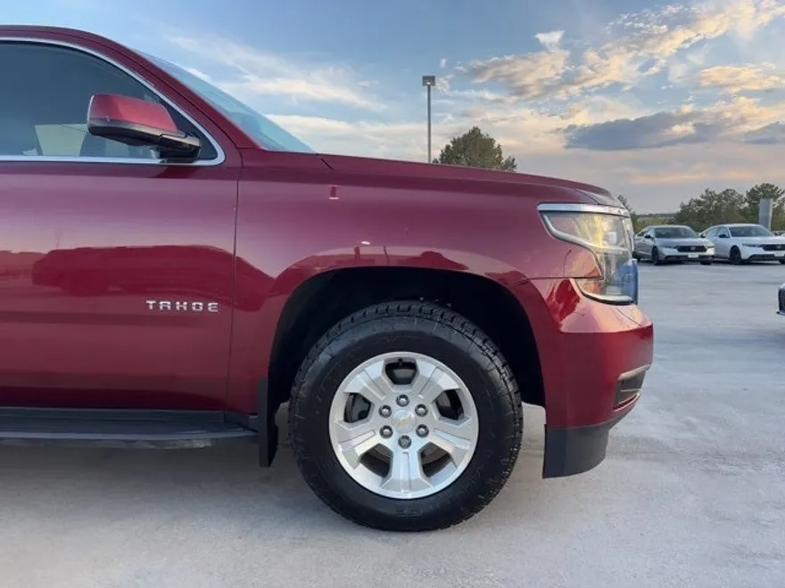 2017 Chevrolet Tahoe LT photo 1