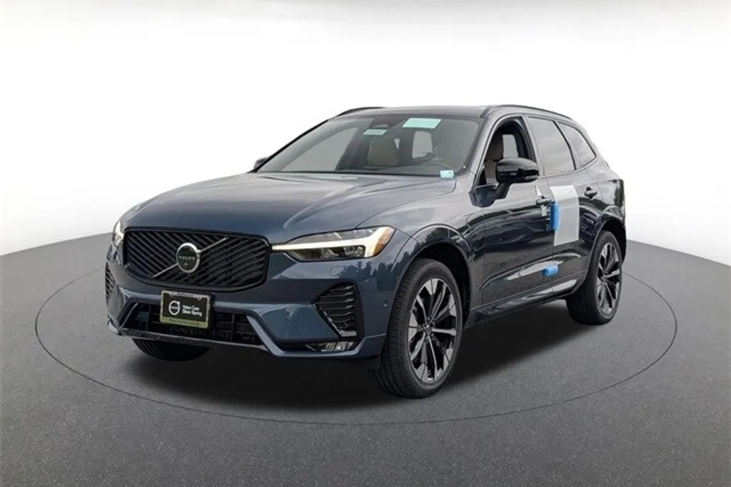 2026 Volvo XC60 B5 Plus photo 1