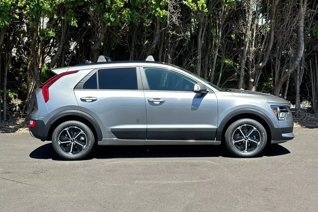 2025 Kia Niro EX Touring photo 1