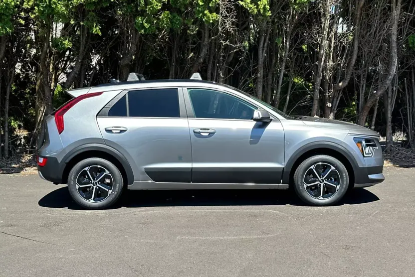 2025 Kia Niro EX Touring photo 1