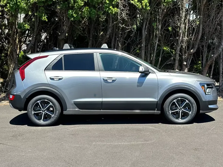 2025 Kia Niro EX Touring photo 1