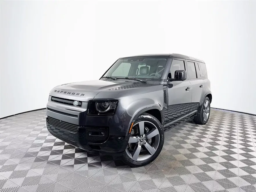 2024 Land Rover Defender 110 V8 photo 1
