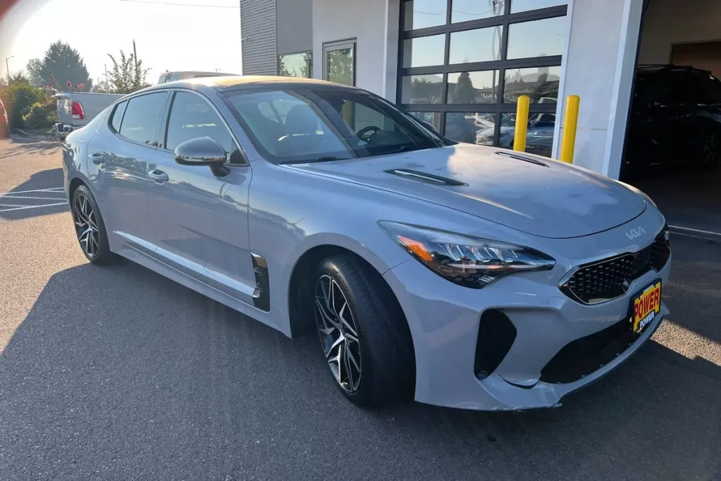 2022 Kia Stinger GT-Line photo 1