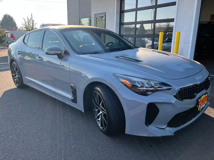 2022 Kia Stinger GT-Line photo 1