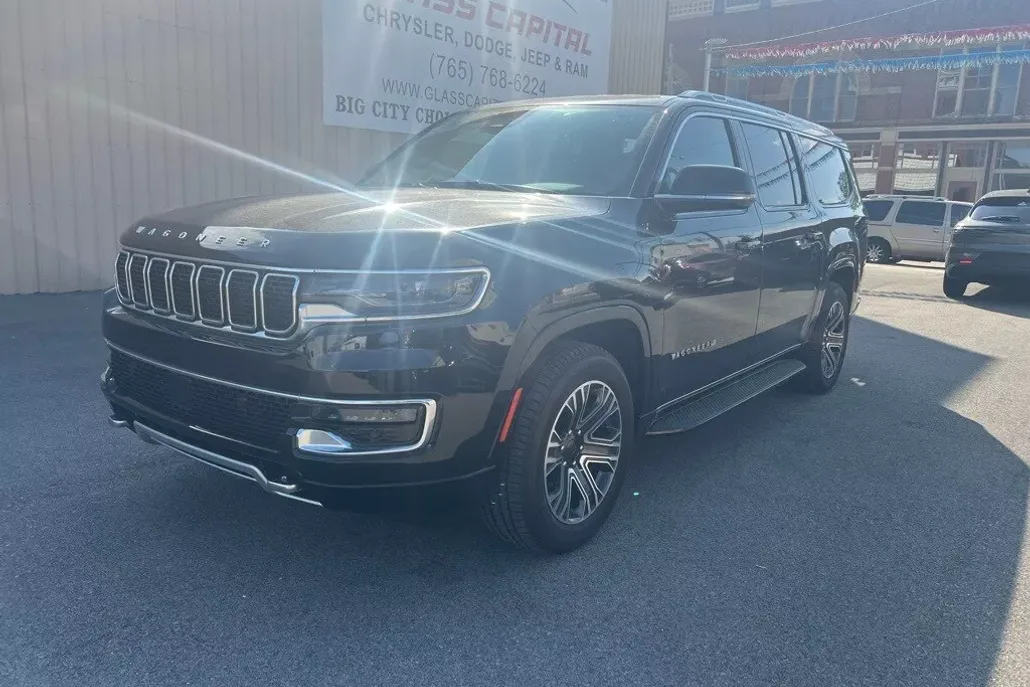 2024 Jeep Wagoneer L Series II photo 1