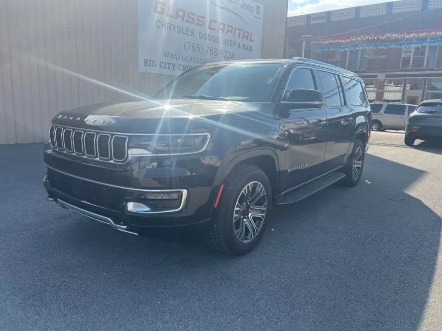 2024 Jeep Wagoneer L Series II photo 1