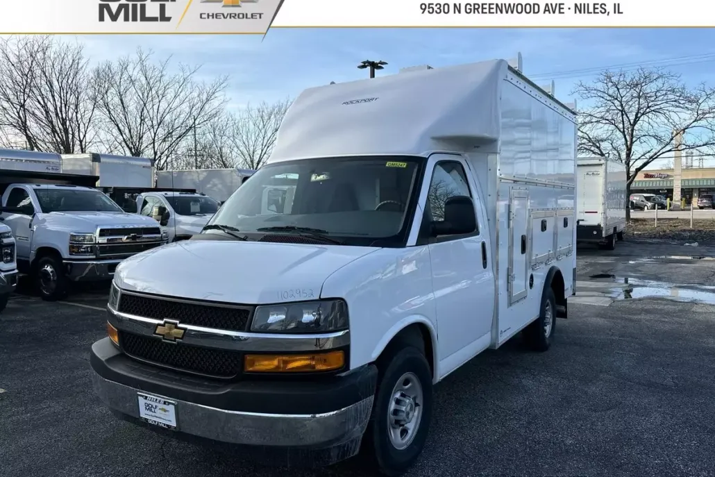 2025 Chevrolet Express 3500 Cutaway Van photo 1