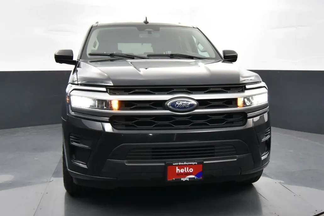 2022 Ford Expedition XLT photo 1