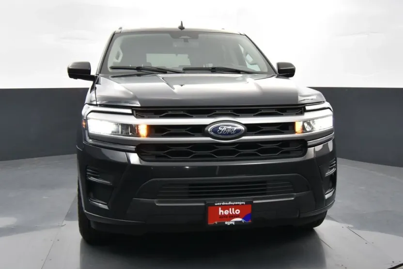 2022 Ford Expedition XLT photo 1