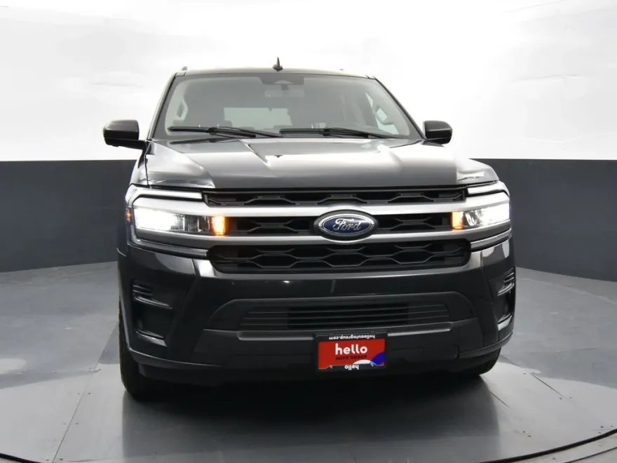 2022 Ford Expedition XLT photo 1