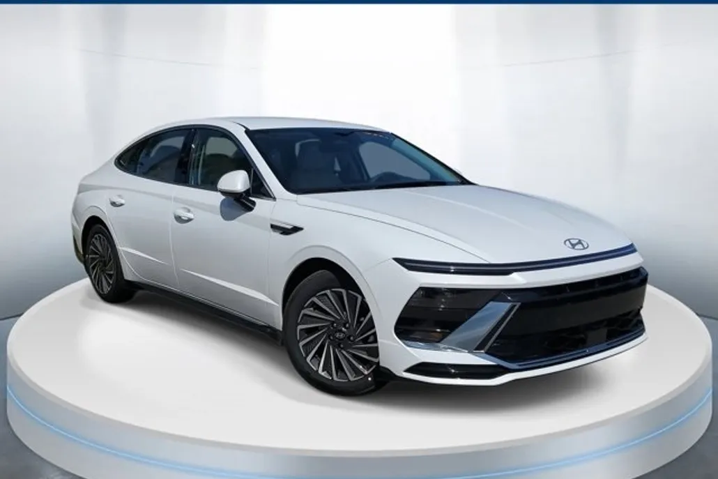 2025 Hyundai Sonata Hybrid SEL photo 1