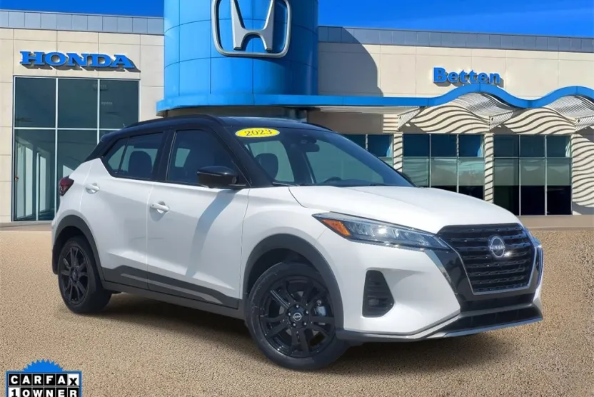 2023 Nissan Kicks SR photo 1