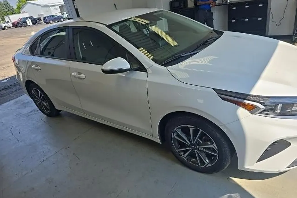2023 Kia Forte LXS photo 1