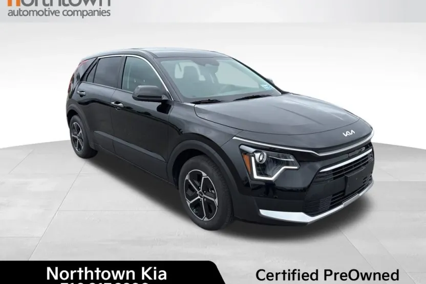 2025 Kia Niro LX photo 1