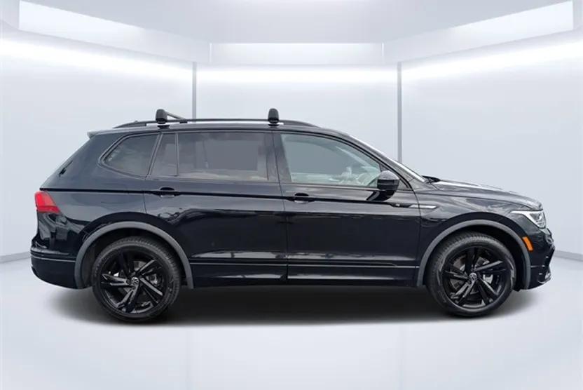 2023 Volkswagen Tiguan SE R-Line Black photo 1