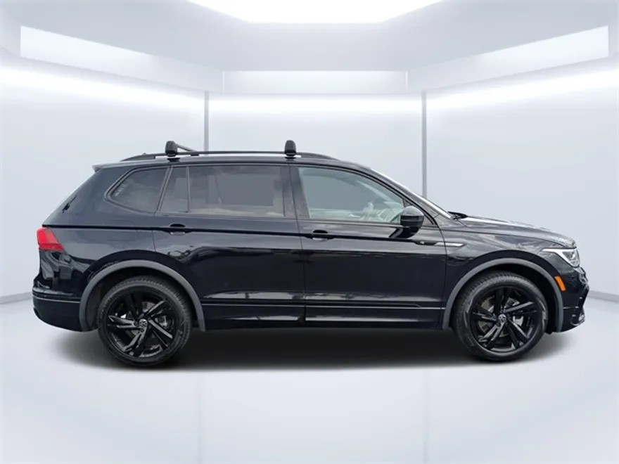 2023 Volkswagen Tiguan SE R-Line Black photo 1