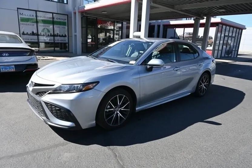 2023 Toyota Camry SE photo 1