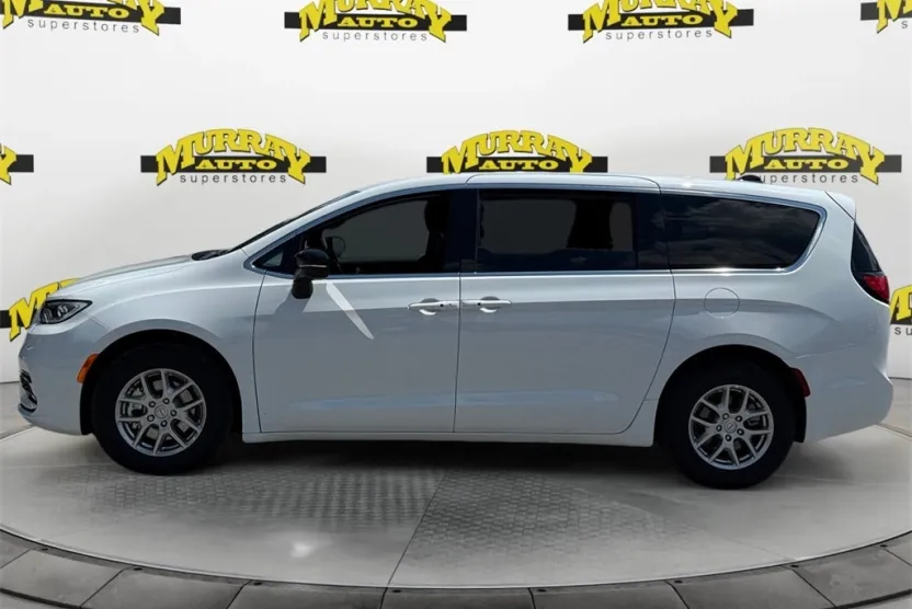 2026 Chrysler Pacifica photo 1