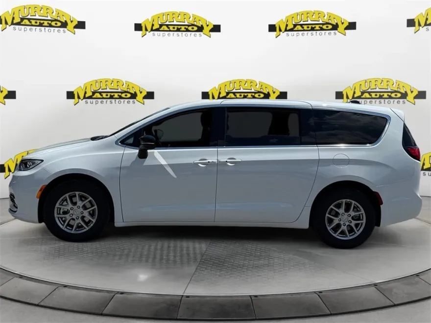 2026 Chrysler Pacifica photo 1