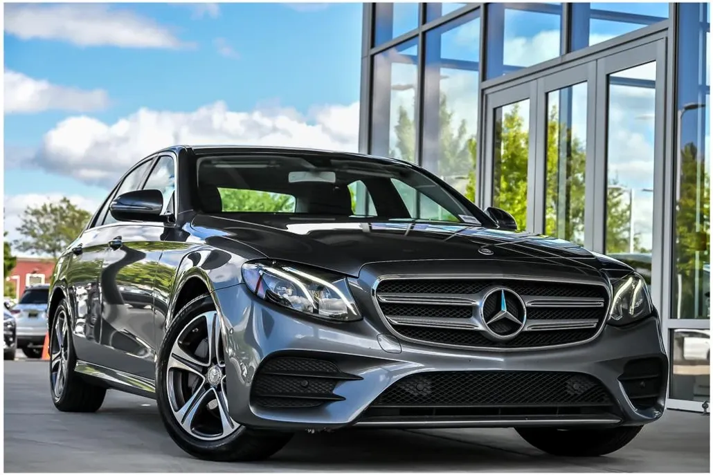 2017 Mercedes Benz E 300 4MATIC photo 1