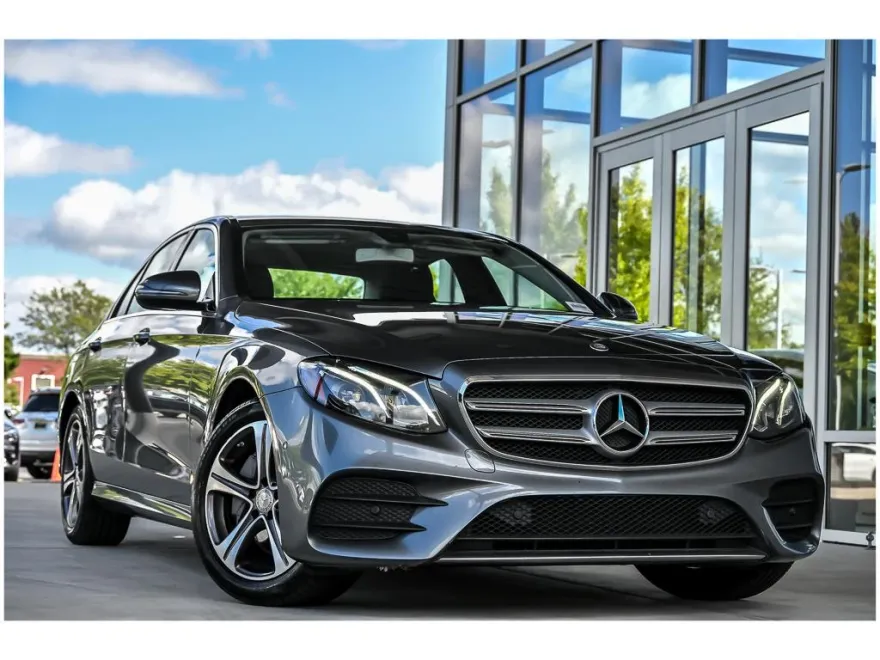 2017 Mercedes Benz E 300 4MATIC photo 1